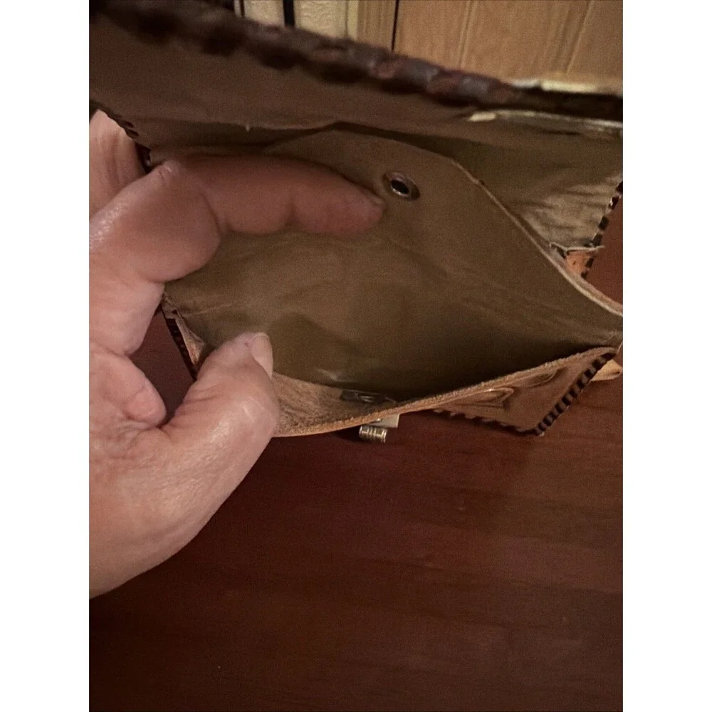Vintage small leather Purse/Wallet Clasp zipper.  Mexico. Beautiful Hand Tooled!